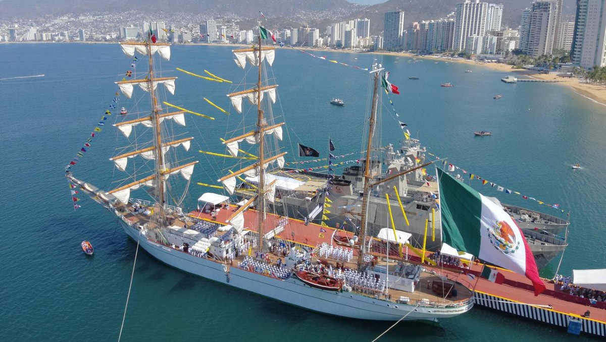 Buque Escuela Cuauhtémoc llega a su puerto base en Acapulco, Guerrero
