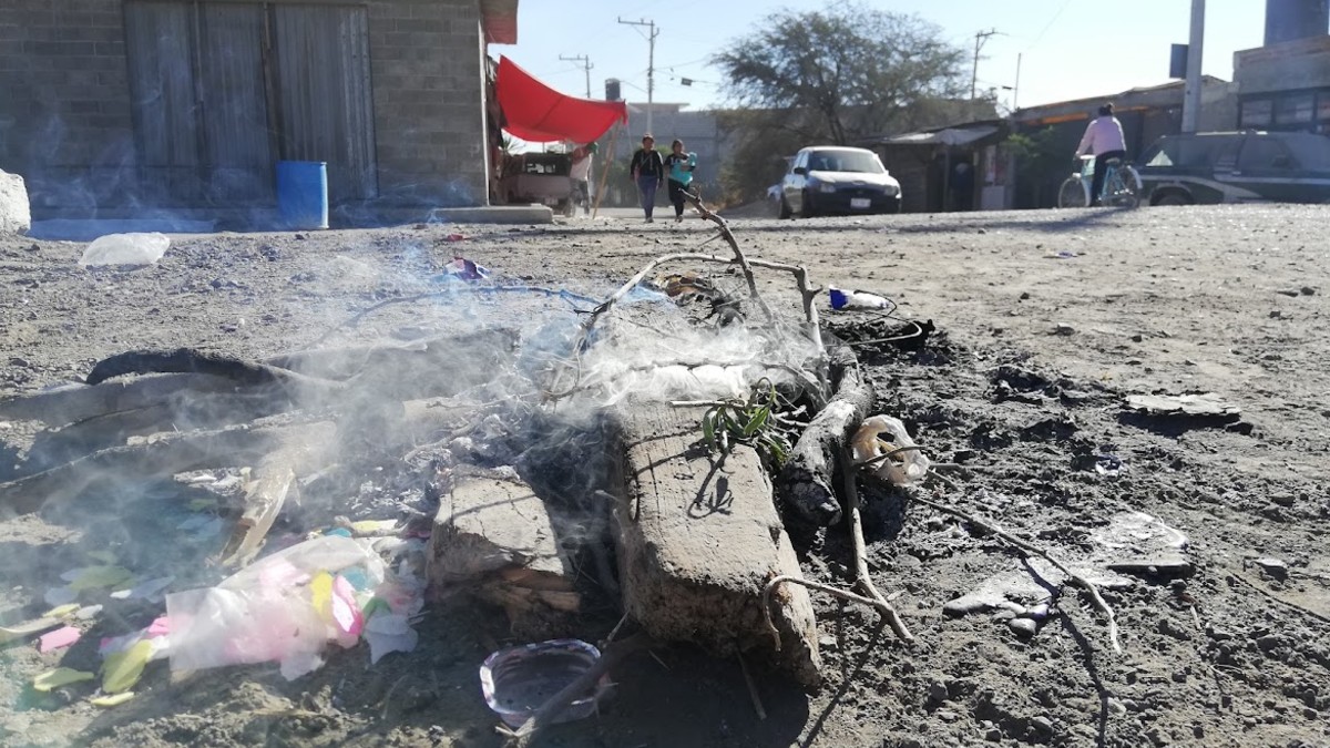 Las fogatas son un factor recurrente que dispara los niveles de contaminación en temporada decembrina. | Dany Béjar.