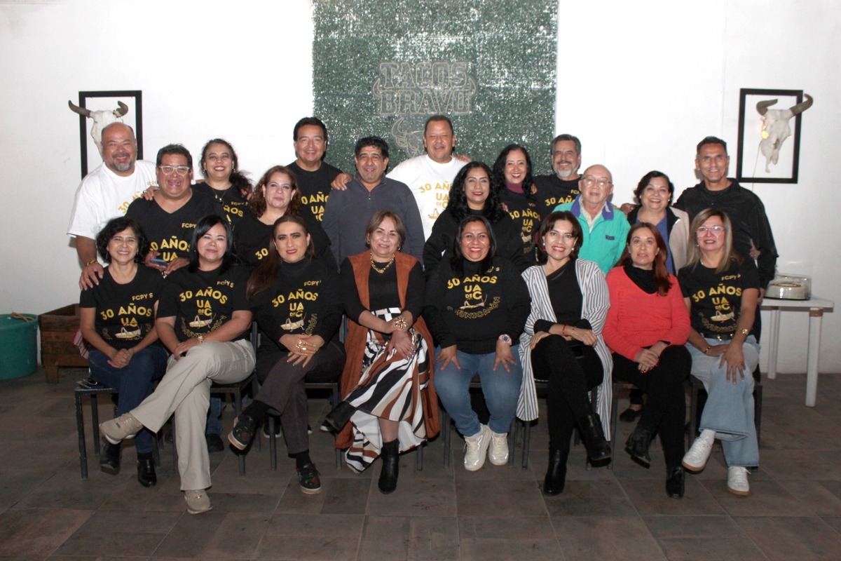 Primera generación de Comunicación UA de C se reúne tras 30 años.| Cortesía