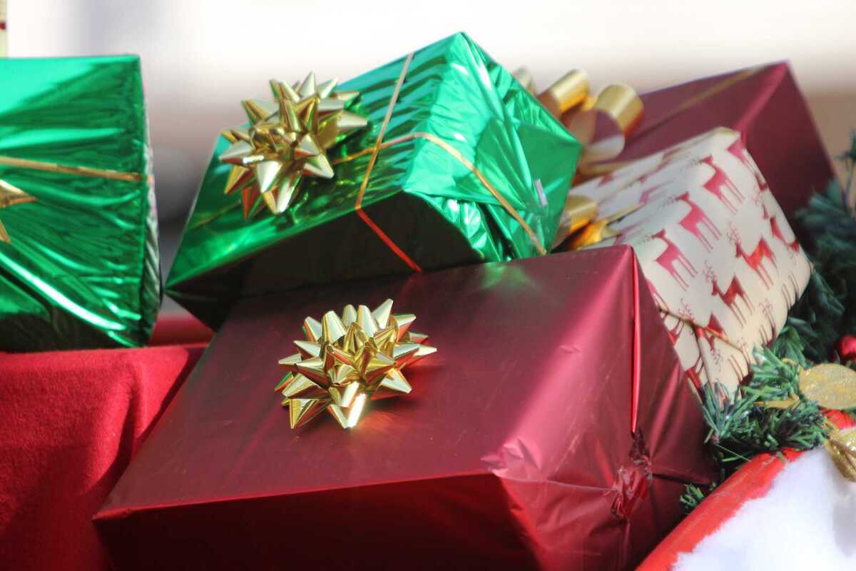 Más de la mitad del aguinaldo se va en regalos y fiestas navideñas.| Rolando Riestra