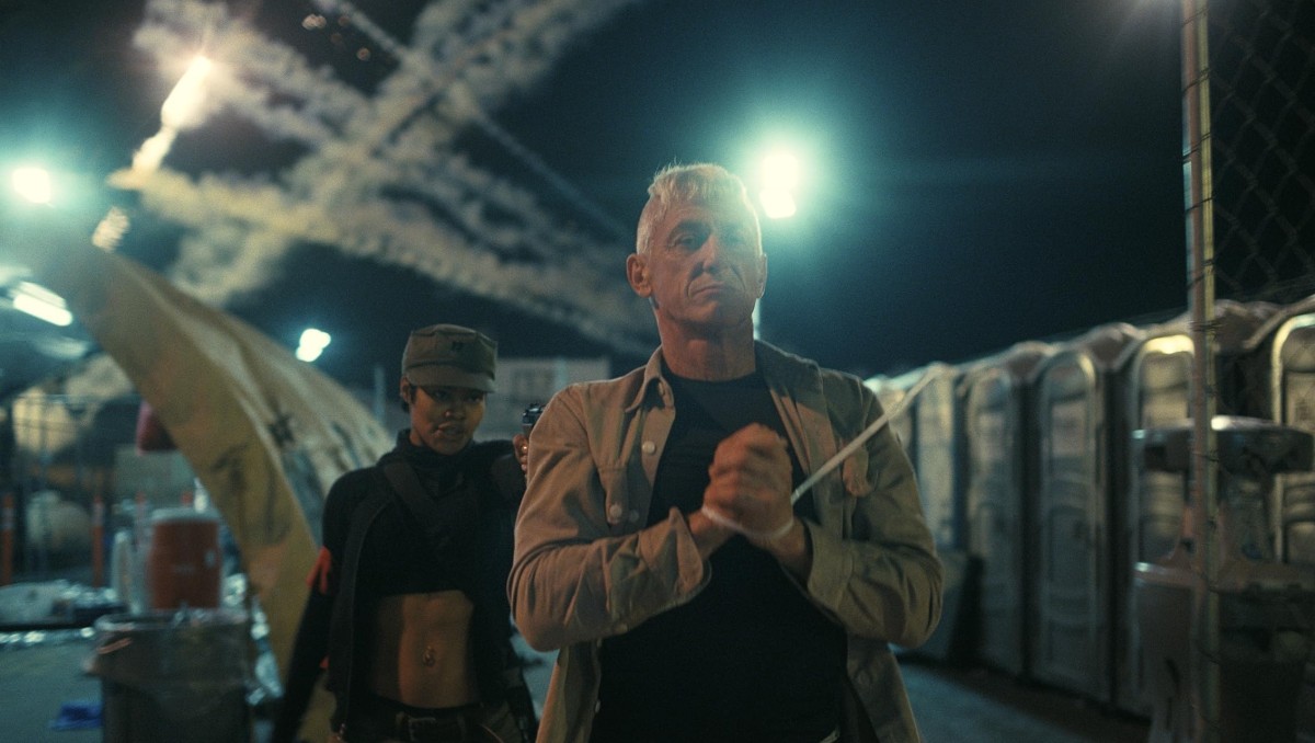 La película de Paul Thomas Anderson recrea un centro de detención migrante. | Warner Bros Pictures