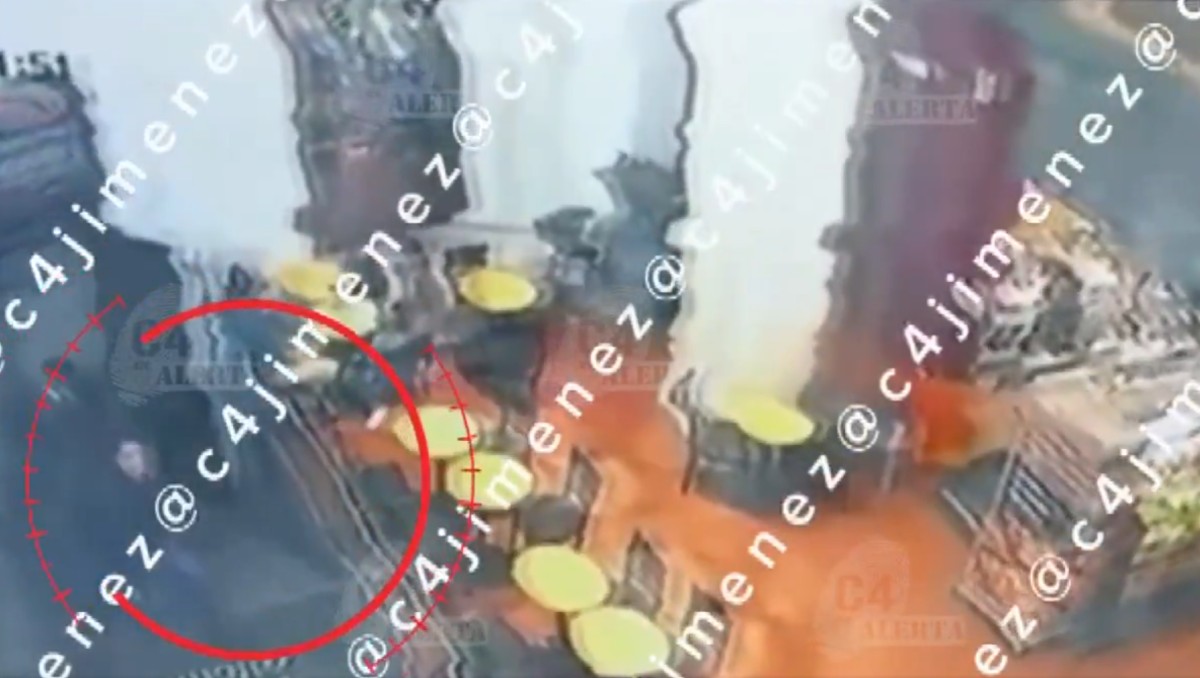 El asesino llegó a la Plaza de Reforma y subió al baño mientras hablaba por teléfono. | Capturado