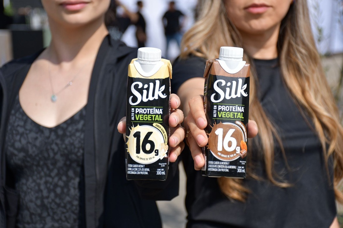 Lanzan bebida en envase sostenible para consumidores en movimiento