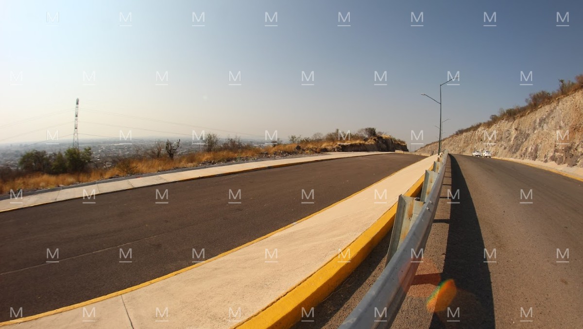 El gobierno federal cerrará accesos ilegales en la autopista Celaya-Querétaro para frenar delitos. | Dany Béjar.