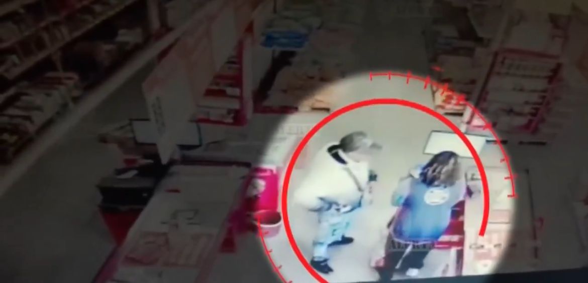 El hombre huyó tras recibir los golpes de la mujer. (Foto: especial)