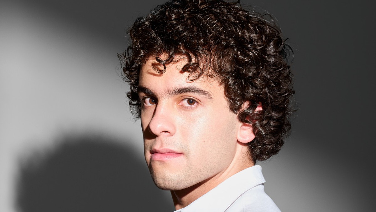 Bastian Calva nació con la actuación en la sangre, pero no deja de pulir su técnica