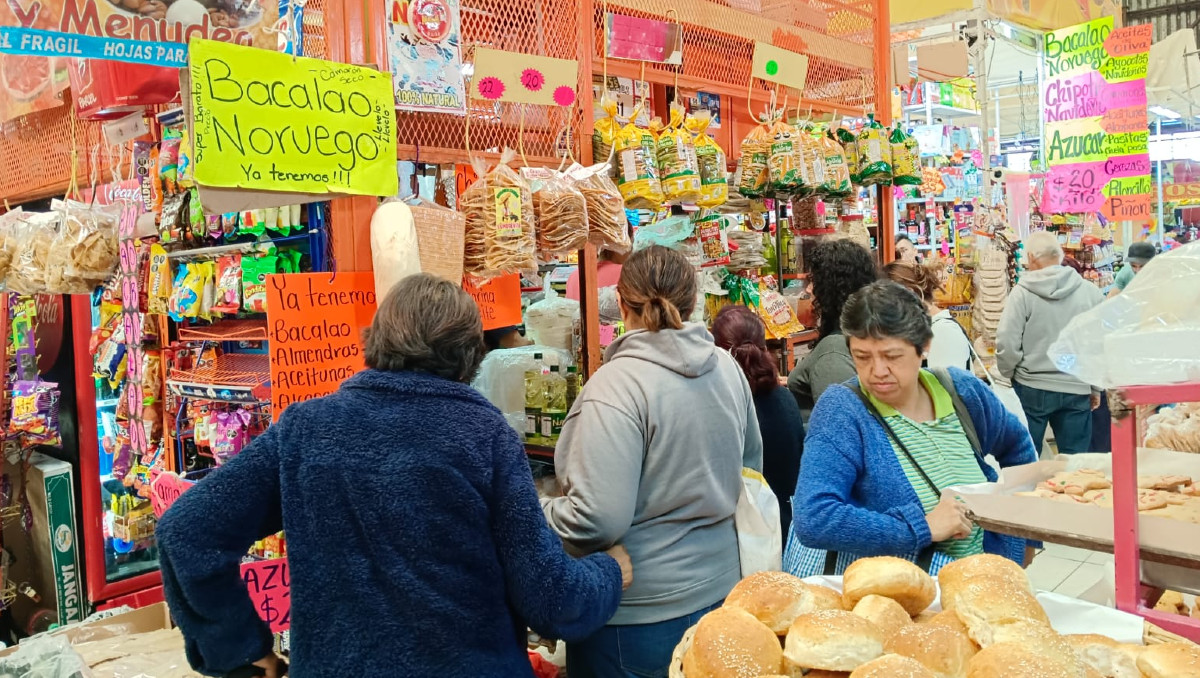 Poblanos alistan compras para la cena navideña | Leslie Mora