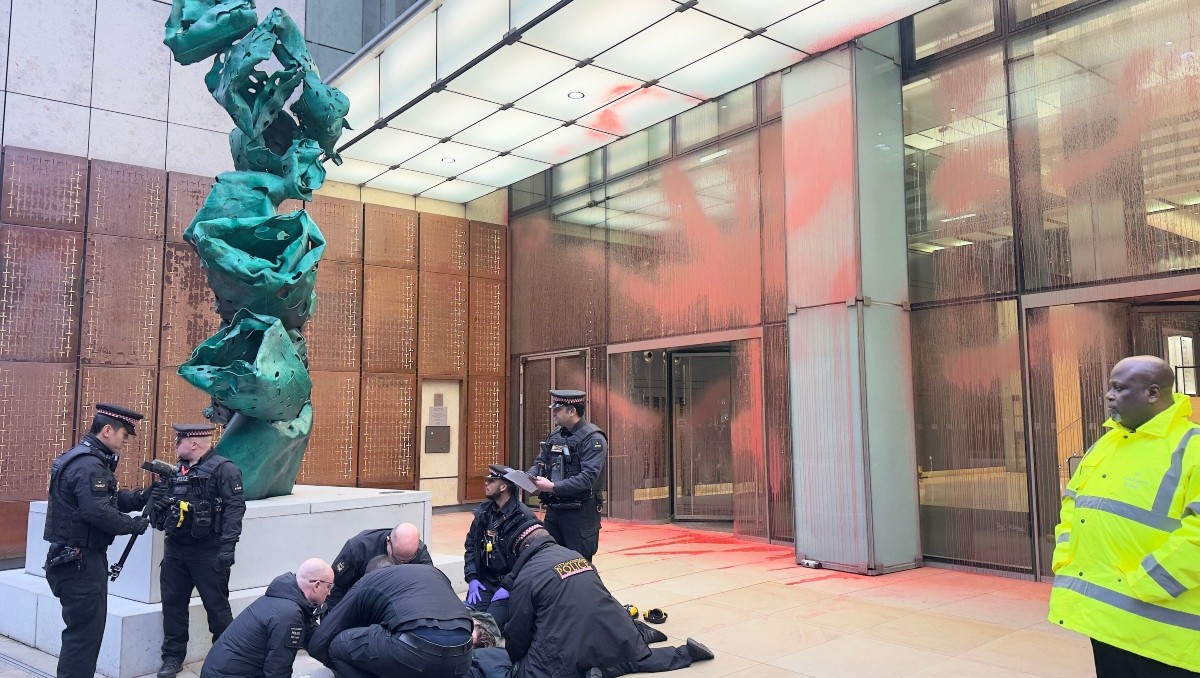 Así fue sometida la activista sueca Greta Thunberg. | AP