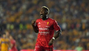 El futbolista colombiano, Díber Cambindo, con vía libre para poder firmar con el Club León.