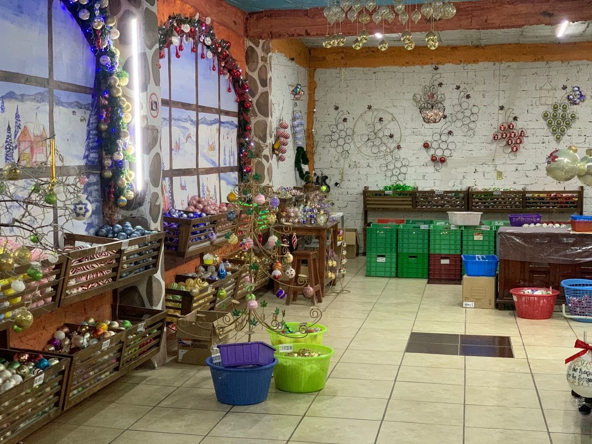 Familia de Tlalpujahua preserva tradición de esferas de vidrio soplado