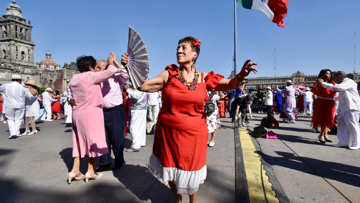 ¿A qué hora inicia el concierto gratuito de danzón en el Zócalo el 25 de diciembre?