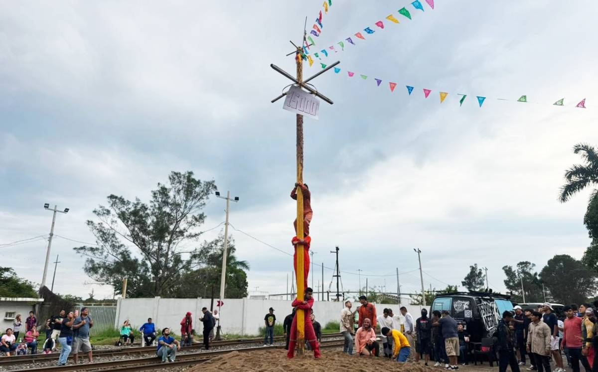 Ganadores del 'Palo encebado 2025', equipo 'Las Lupillas'. | Alberto Cano