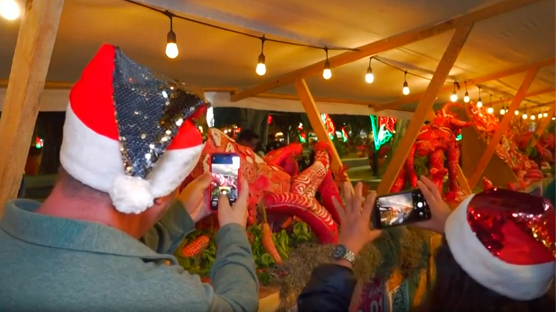 Oaxaca celebra la tradicional Noche de los Rábanos en la plaza central