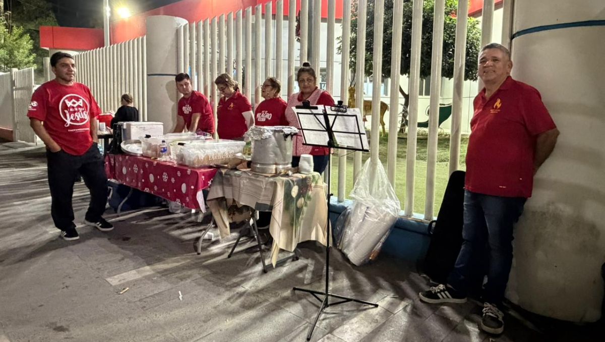 El gesto fue una muestra de apoyo y solidaridad en una de las noches más significativas del año. Fernanda Pérez