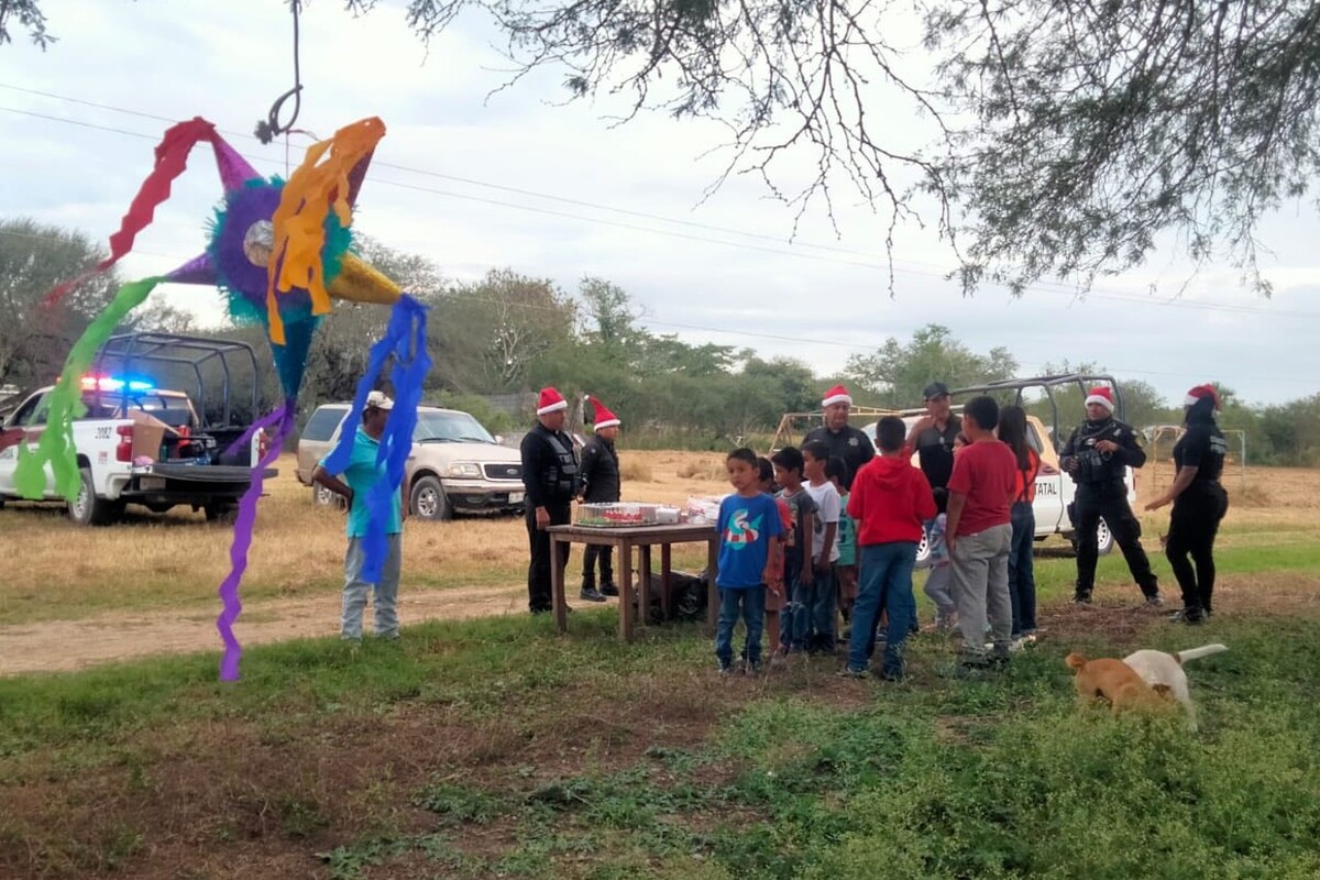 Guardia Estatal entrega juguetes en ejidos y poblados de Tamaulipas