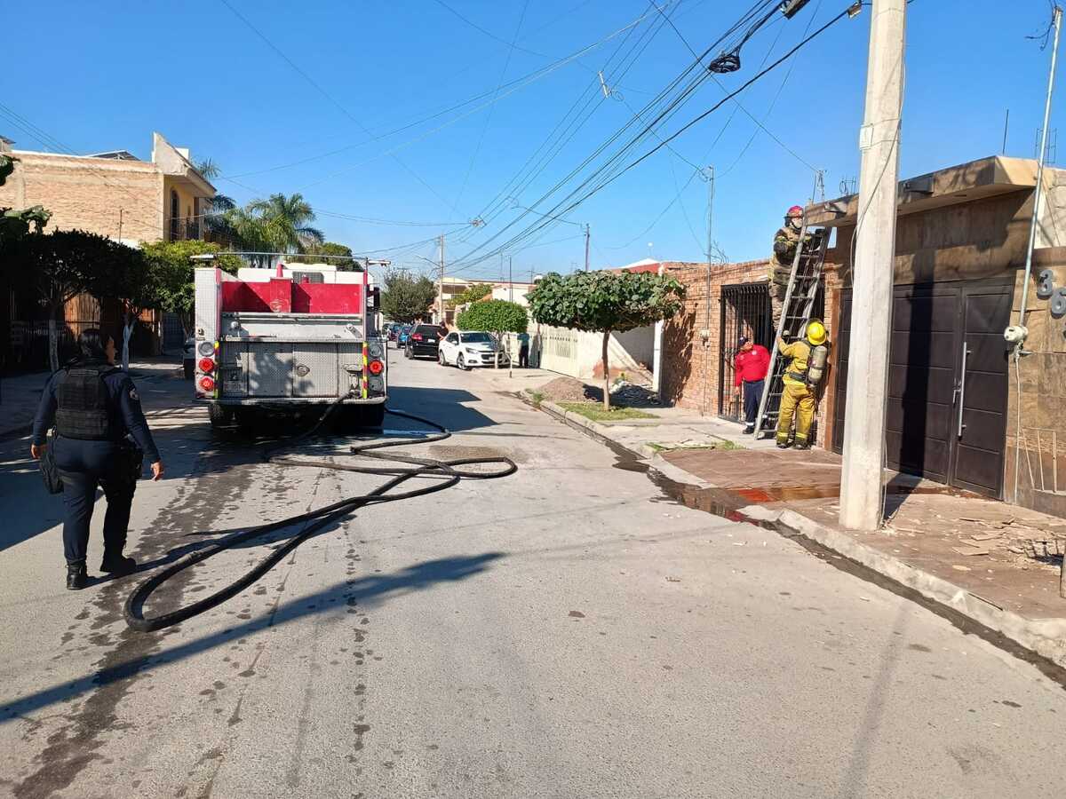 Un incendio registrado en un domicilio del fraccionamiento Filadelfia provocó la rápida intervención.| Archivo