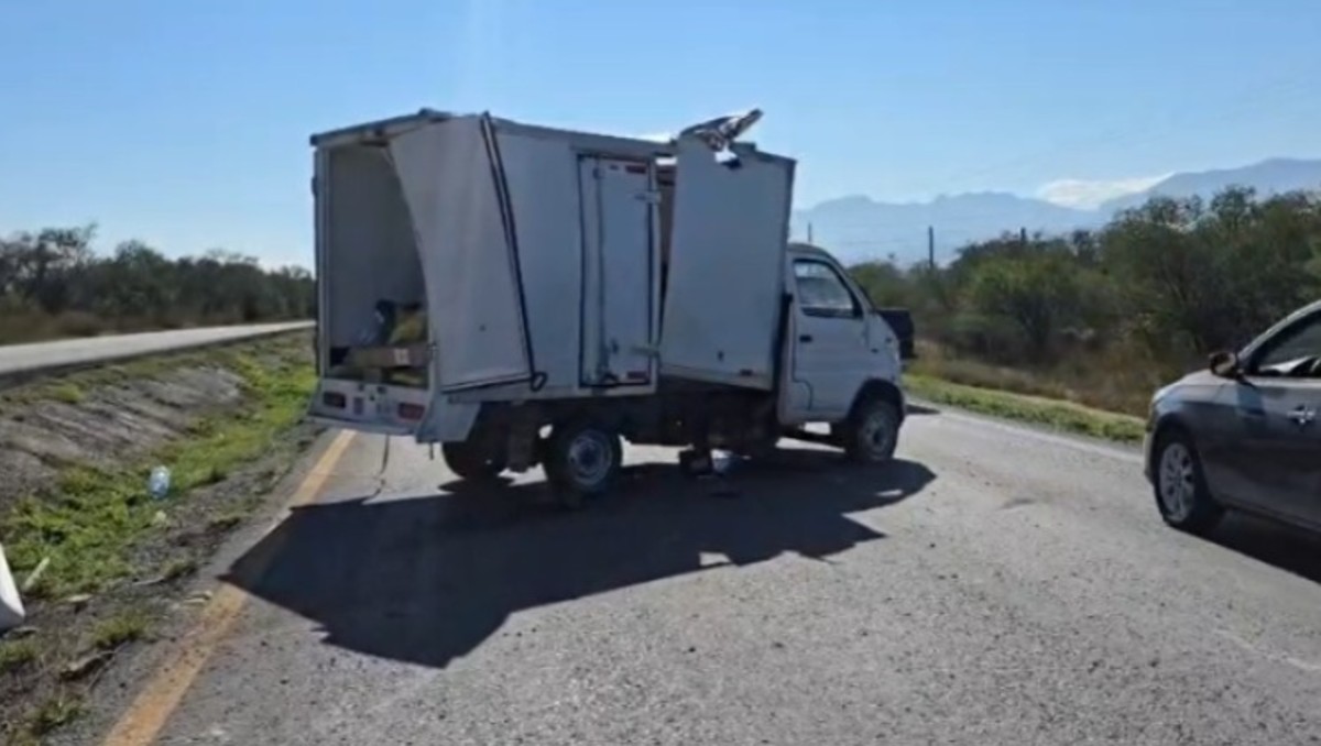 El conductor perdió el control de la unidad y se impactó contra una cerca.