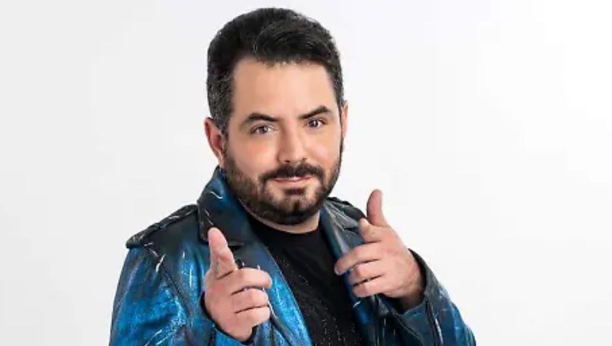 José Eduardo Derbez pone su árbol de Navidad de cabeza y genera criticas en redes sociales: "El más feo de 2025"