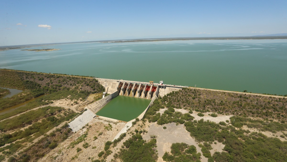 Presa El Cuchillo en Nuevo León / Roberto Alanís