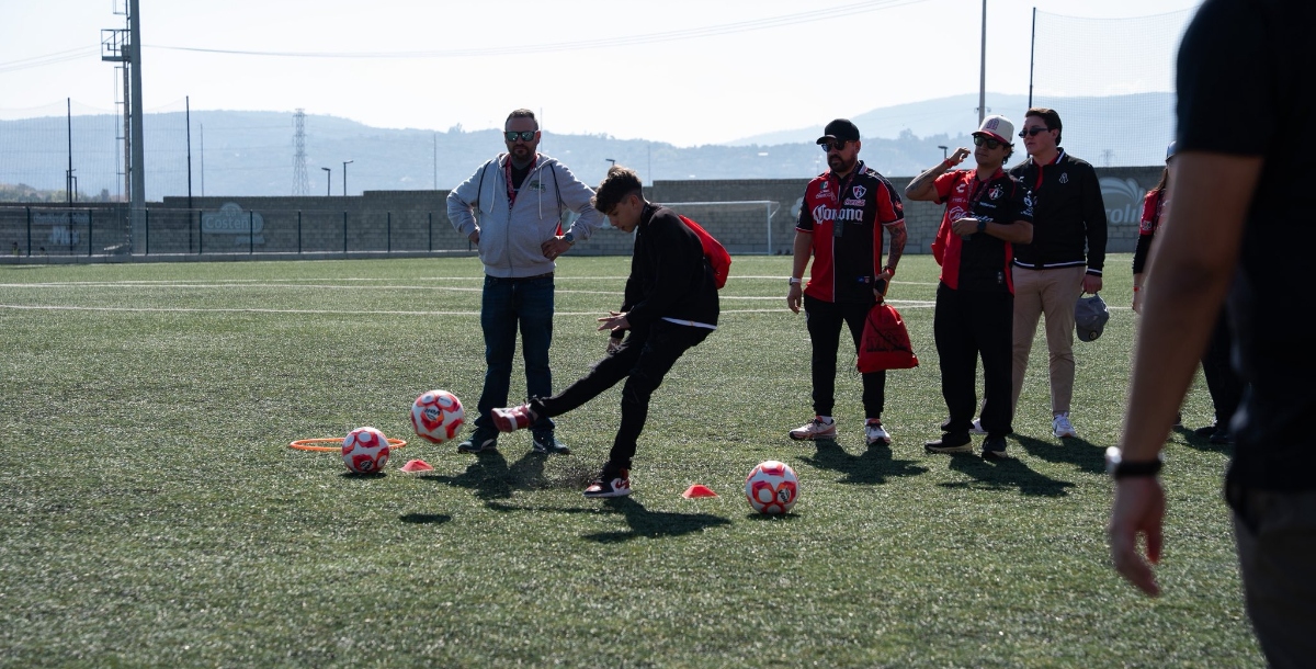 Luego del encuentro, los Rojinegros convivieron con sus aficionados (Foto: @AtlasFC)