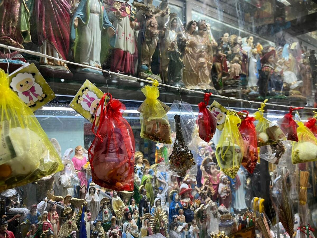 Aumenta la venta de amuletos para atraer dinero en mercado de Ciudad Madero | Erik Saldaña