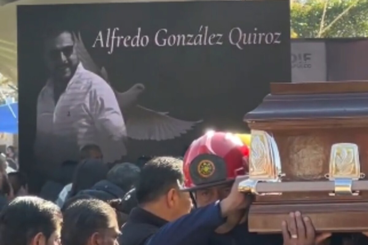 Familiares, autoridades y asistentes rindieron guardias de honor y un minuto de aplausos al alcalde de Tepeapulco