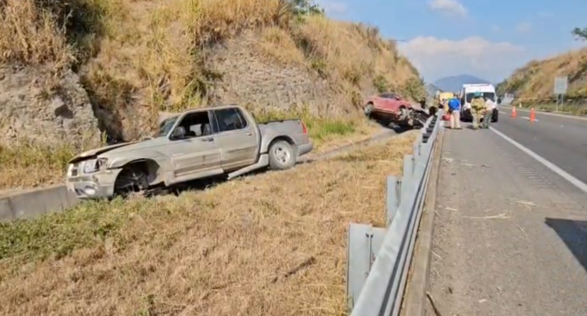 Servicios de emergencia acudieron para brindar apoyo a los lesionados (Foto: Raúl Aguilar Lares)
