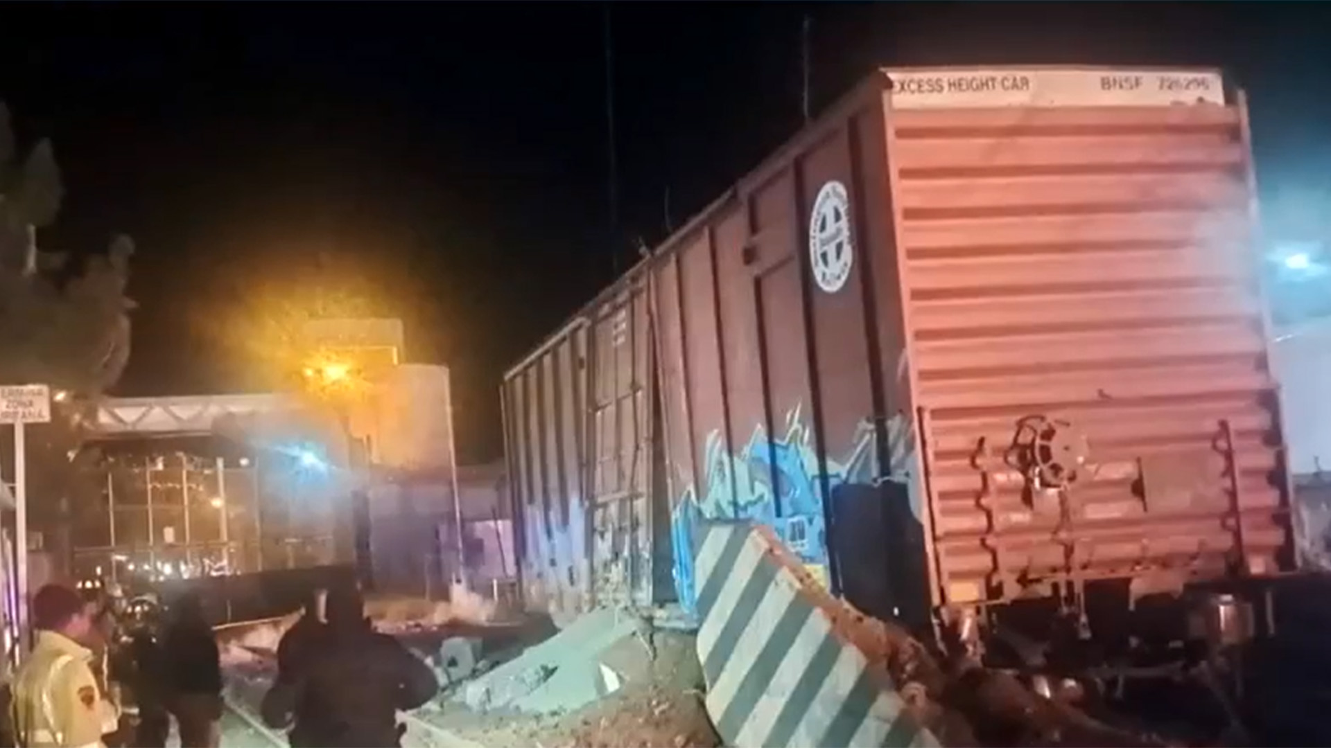 Vagón de carga se suelta en Sonora y descarrila en la frontera con Arizona