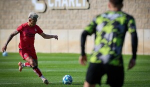 Los Rojinegros del Atlas cerraron este 2025 con una goleada sobre los Rayos del Necaca en un partido amistoso de pretemporada.