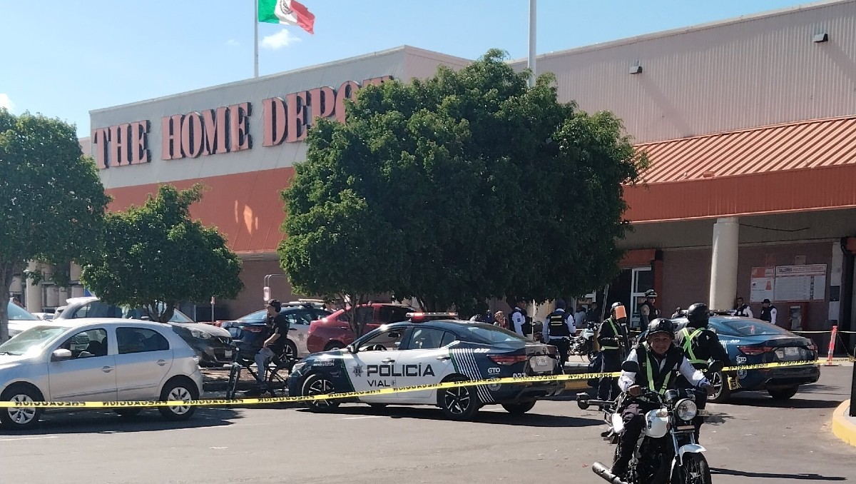 Centro Max: camioneta se impacta contra acceso de Home Depot | Especial