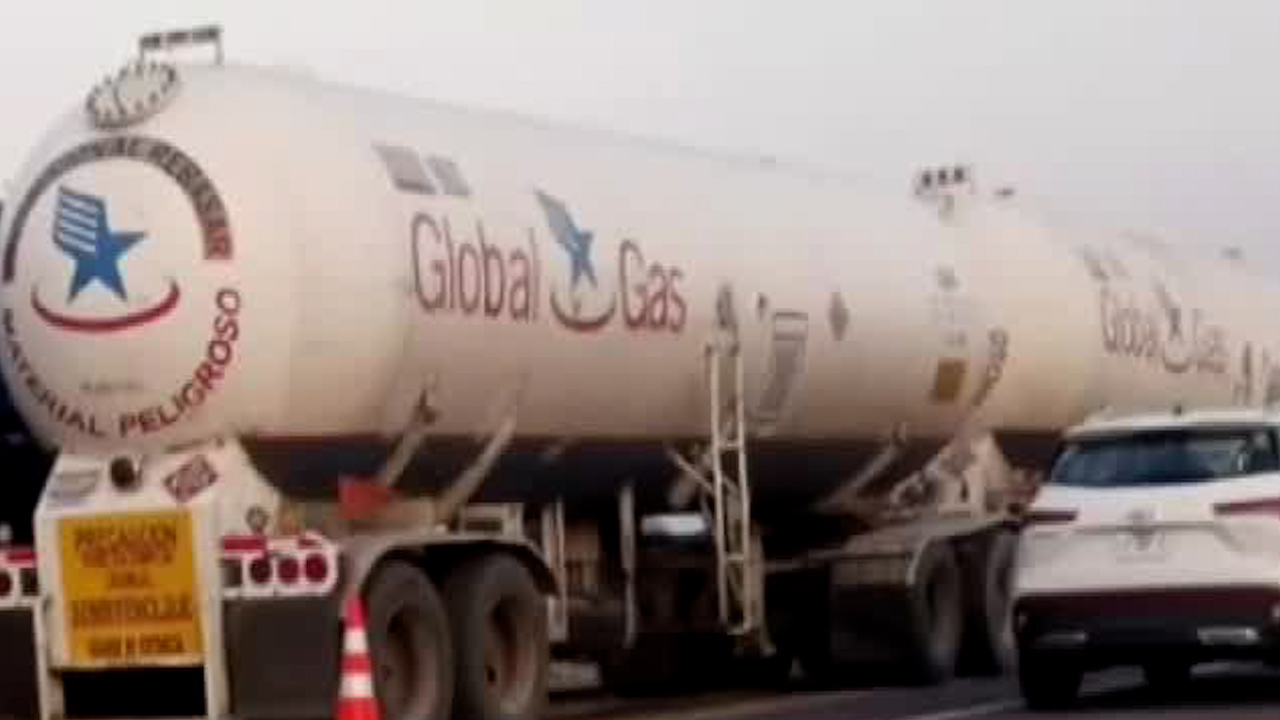 Choque de pipa con gas LP cierra autopista Guadalajara–Colima