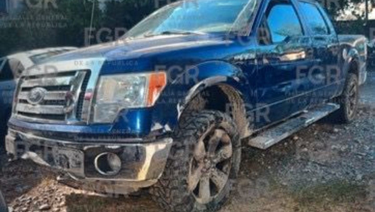 Los oficiales interceptaron dos camionetas con placas de Tamaulipas y San Luis Potosí. Foto: Especial