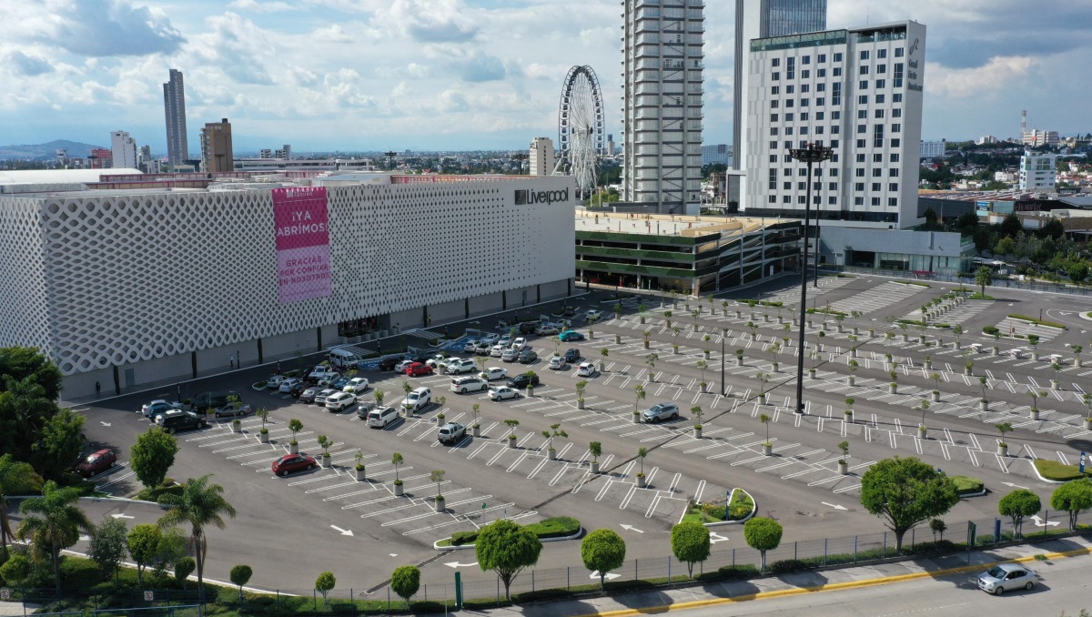 Proponen evitar cobro en estacionamiento de plazas de Puebla | EsImagen