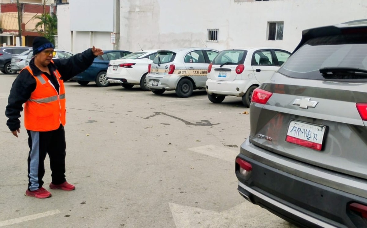 Xóchitl Arellano, acomodadora de autos. | Sergio Sánchez