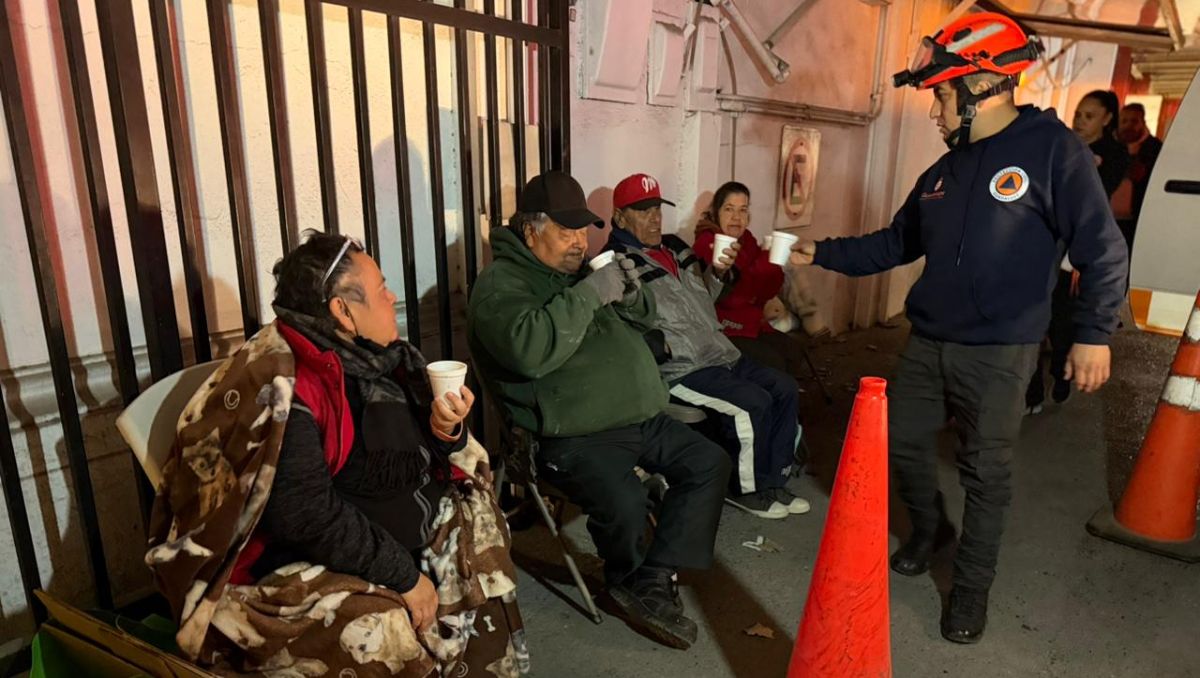 Ni el frío detuvo a quienes acamparon para cumplir con el pago del predial | Mayte Villasana