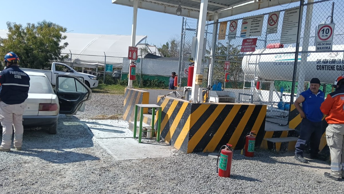 Irapuato: hombre intenta subir tanque de gas a auto y explota | Especial