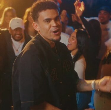 El futbolista Luis Díaz sorprendió a sus seguidores al debutar como cantante con el éxito 'La promesa'; canción con la que agradece por el momento que vive.