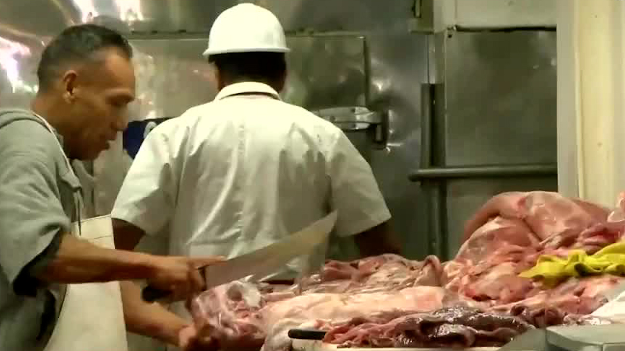 Realizan últimas compras por celebración de Año Nuevo en Michoacán