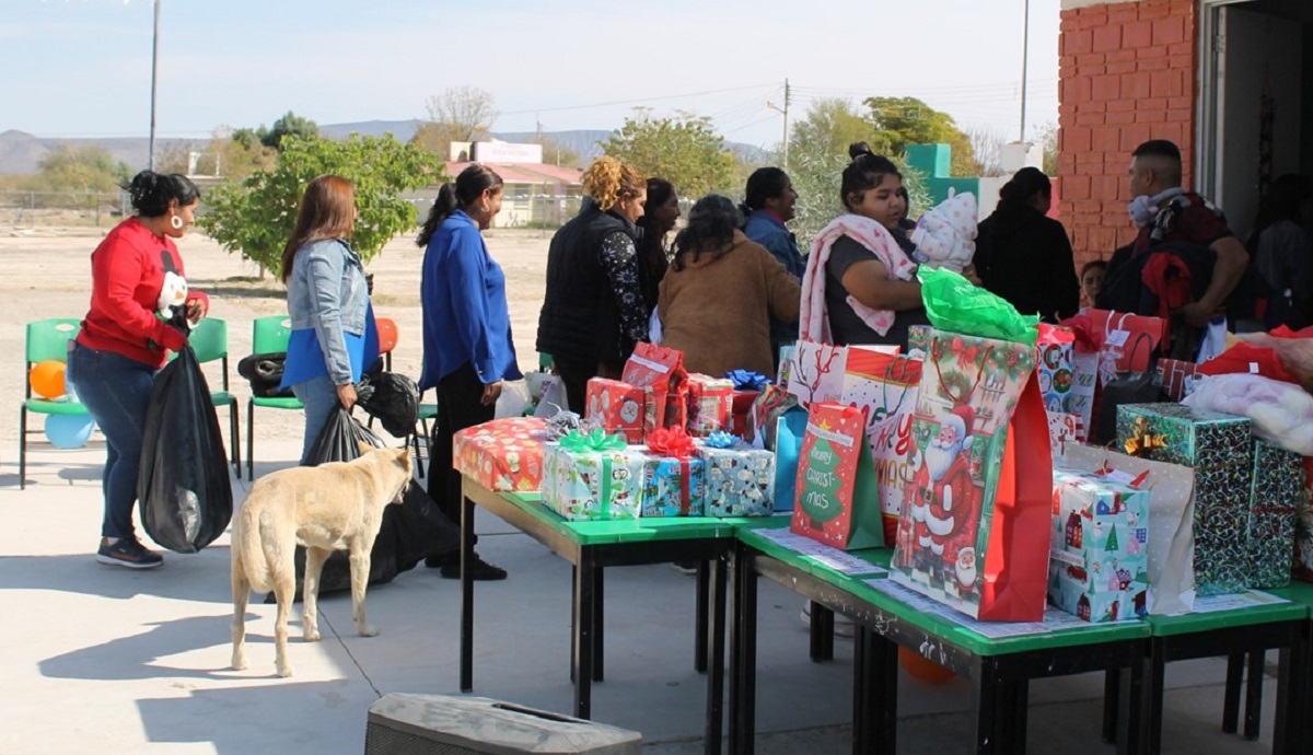 Regalos, juegos, dulces y ropa fueron algunos de los detalles de este festival navideño. (cortesía)