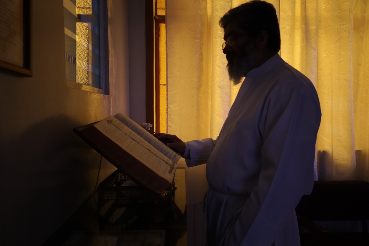Sacerdotes envejecen sin pensión tras una vida de servicio. | Verónica Rivera