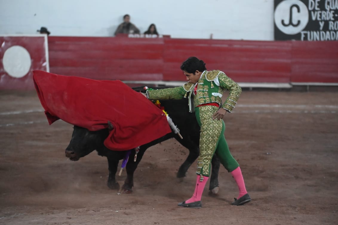 En Lerdo, Mirafuentes se llevó el triunfo en la novillada de Año Nuevo. | Roberto Amaya