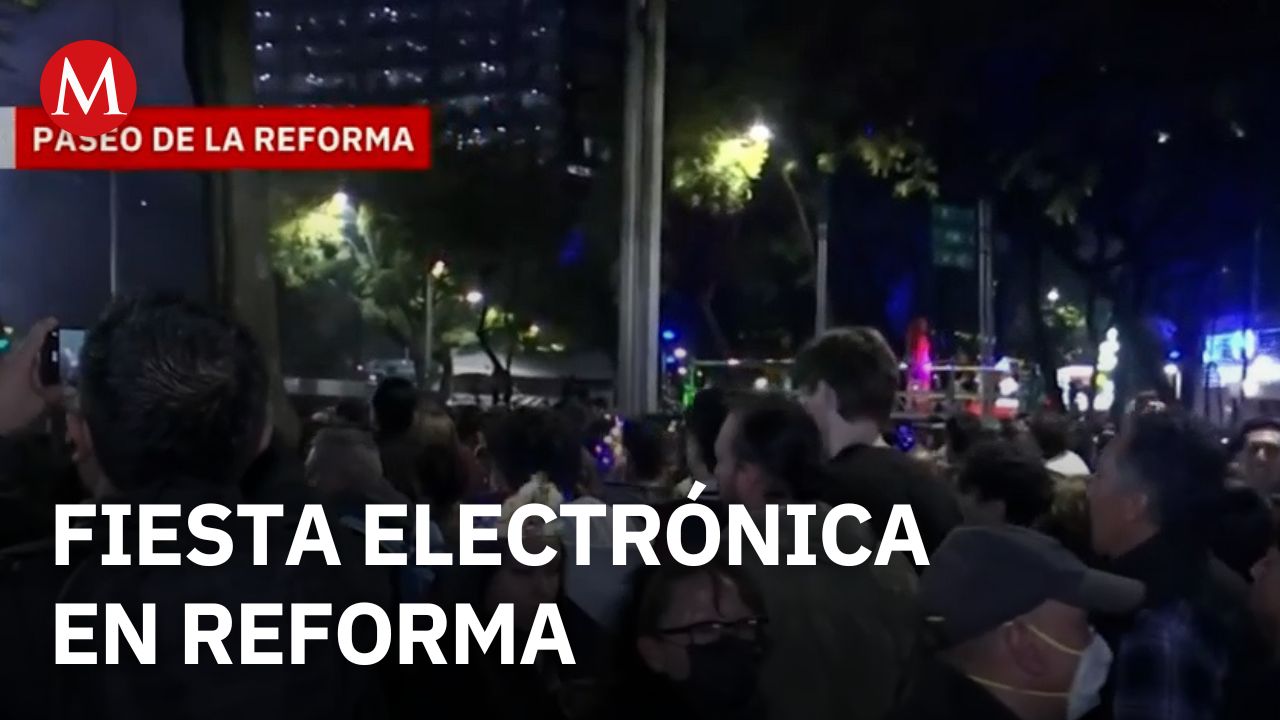 Reforma se llena de gente para recibir el Año Nuevo con música electrónica
