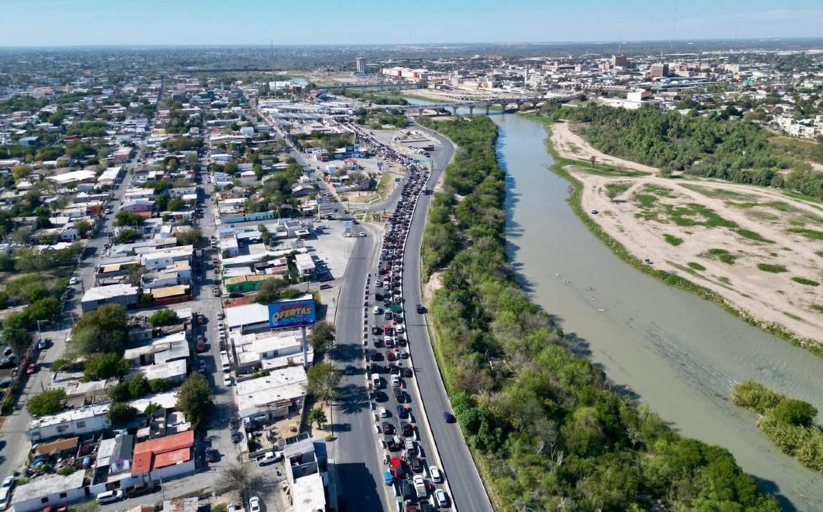 Cruce Juárez-Lincoln presenta filas de más de 2 kilómetros de distancia.