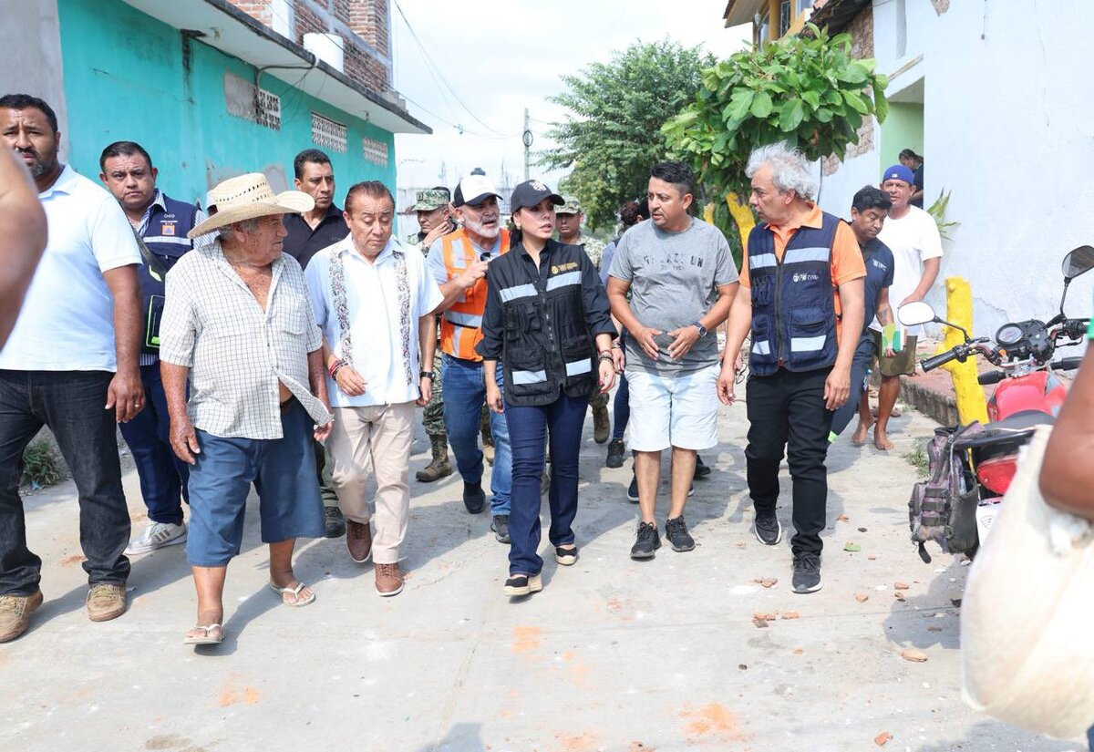 Evelyn Salgado Pineda, gobernadora de Guerrero, en San Marcos, epicentro del sismo de esta mañana.
