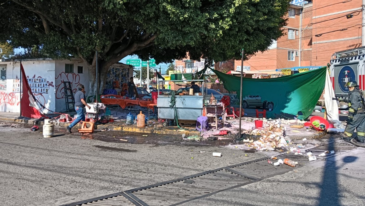 Explota tanque de gas de puesto de comida en Agua Santa, Puebla | Migual Ceballos