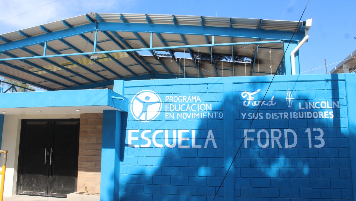 Incendio se registró en la techumbre de una escuela de Tampico a causa de cohetón. (Yazmín Sánchez)