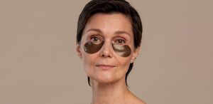 A pesar de que la causa más conocida es el cansancio, las bolsas en los ojos pocas veces tienen un solo origen. Julie García, cosmeatra comparte recomendaciones