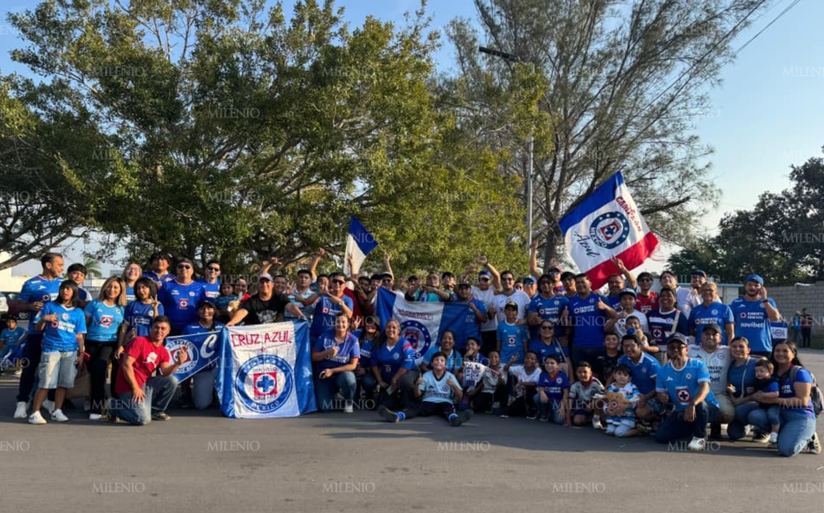 Cientos de aficionados acompañaron al equipo capitalino de la Liga MX en su llegada al Aeropuerto. | Alberto Cano