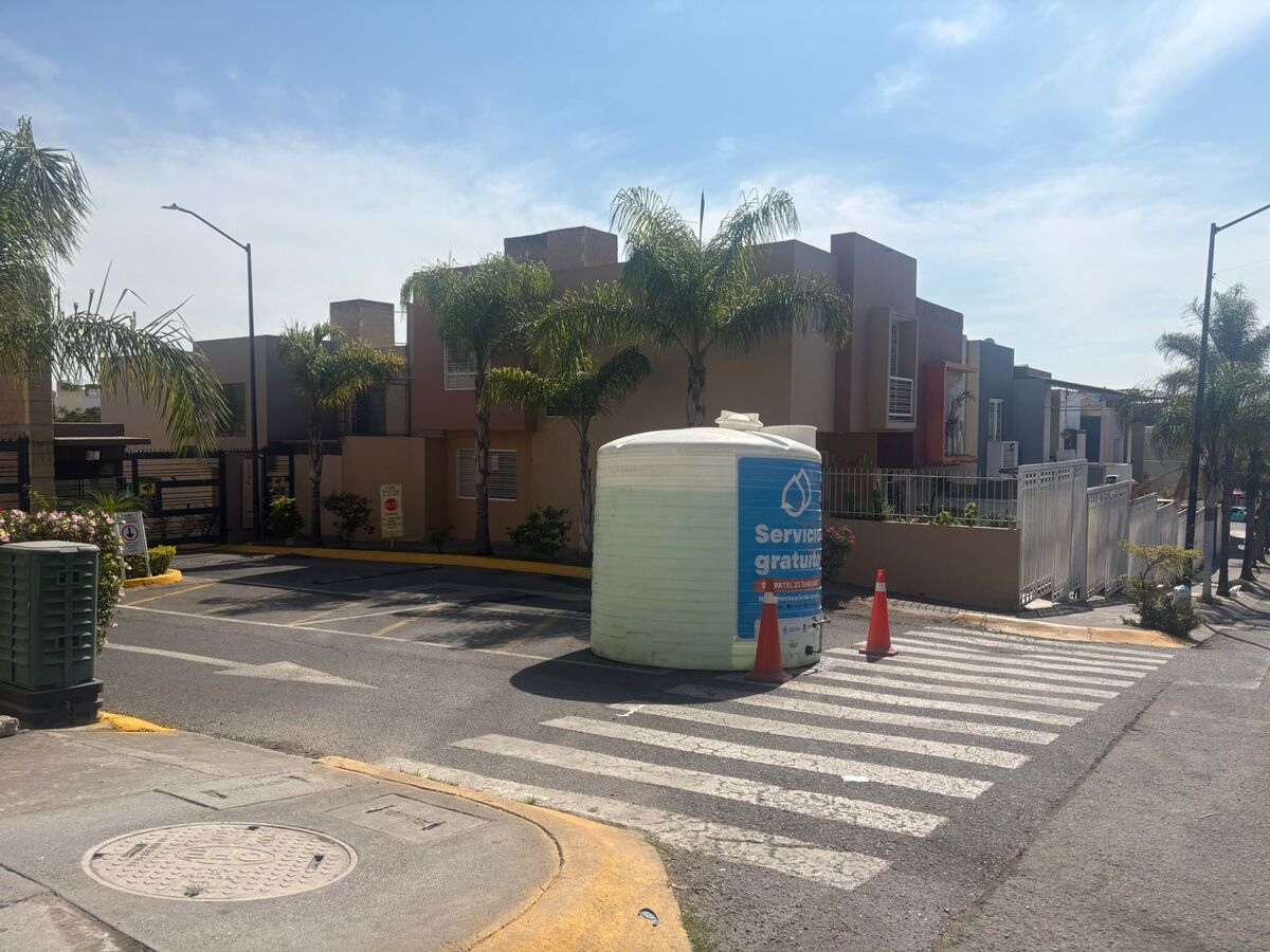Cisterna de agua instalada por el Siapa. (Fátima Briceño)