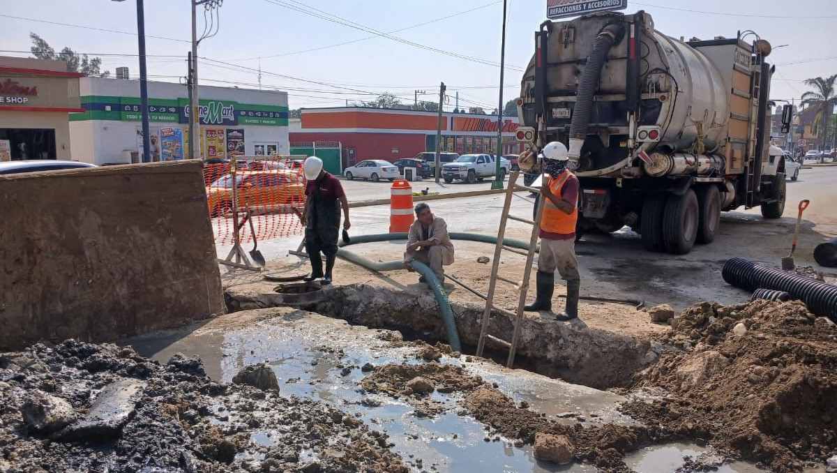 Comapa Sur realiza trabajos en socavón en Ciudad Madero